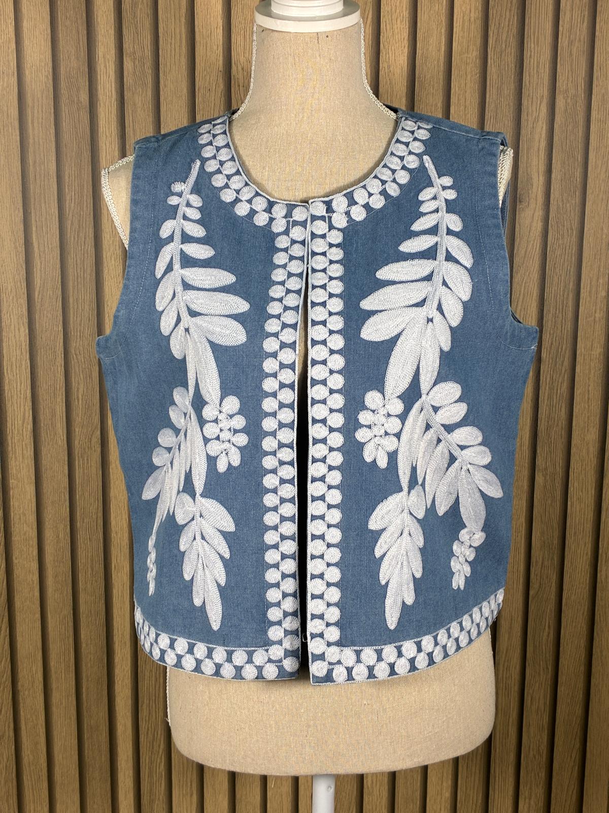 Imagen de WhatsApp 2025-10-23 a las 14.03.29_f8e3a69e Chaleco Bordado Gerona - Imagen 1