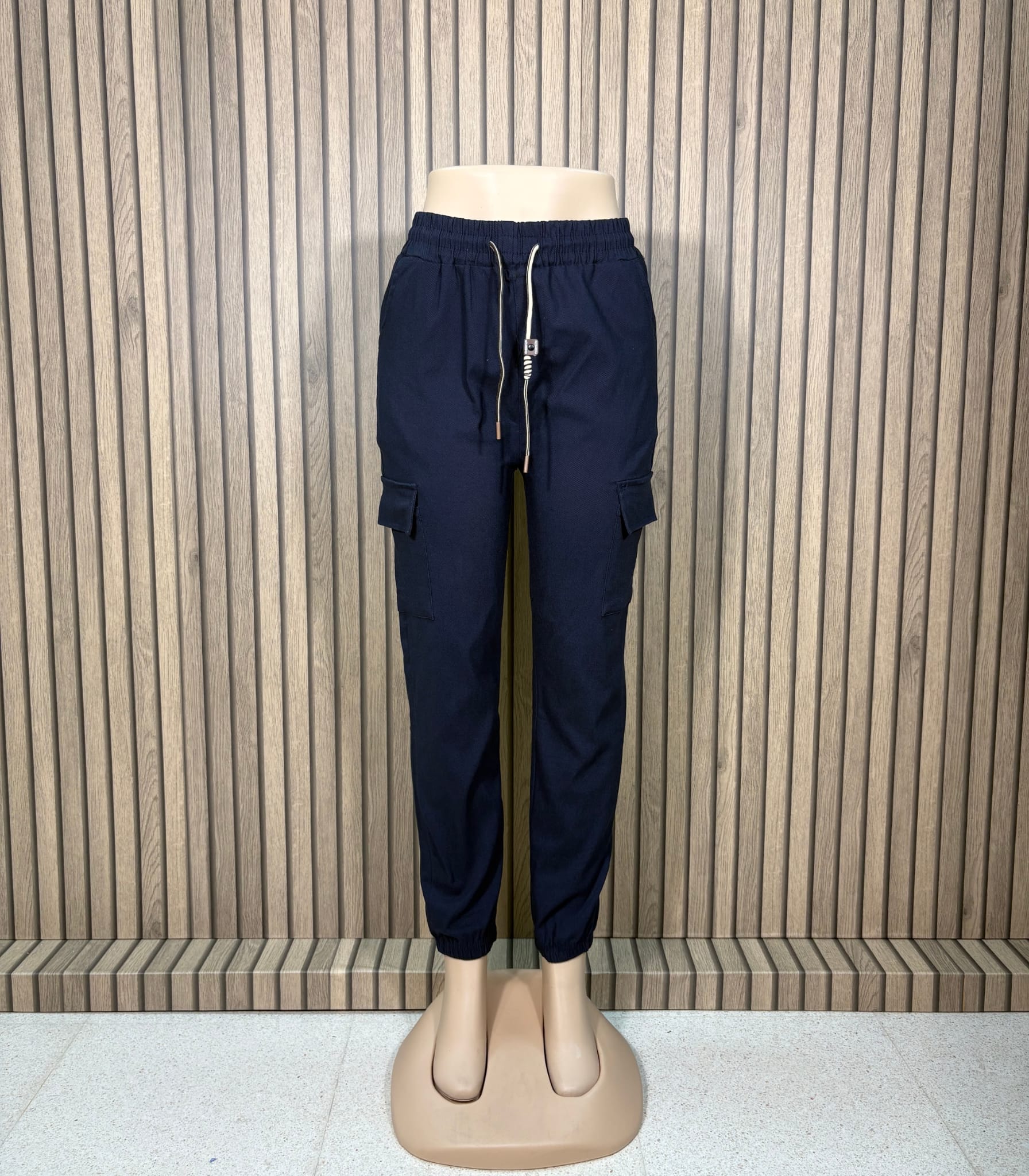 Imagen de WhatsApp 2025-10-29 a las 20.00.49_efad4876 Pantalón Cargo Bruselas - Imagen 1