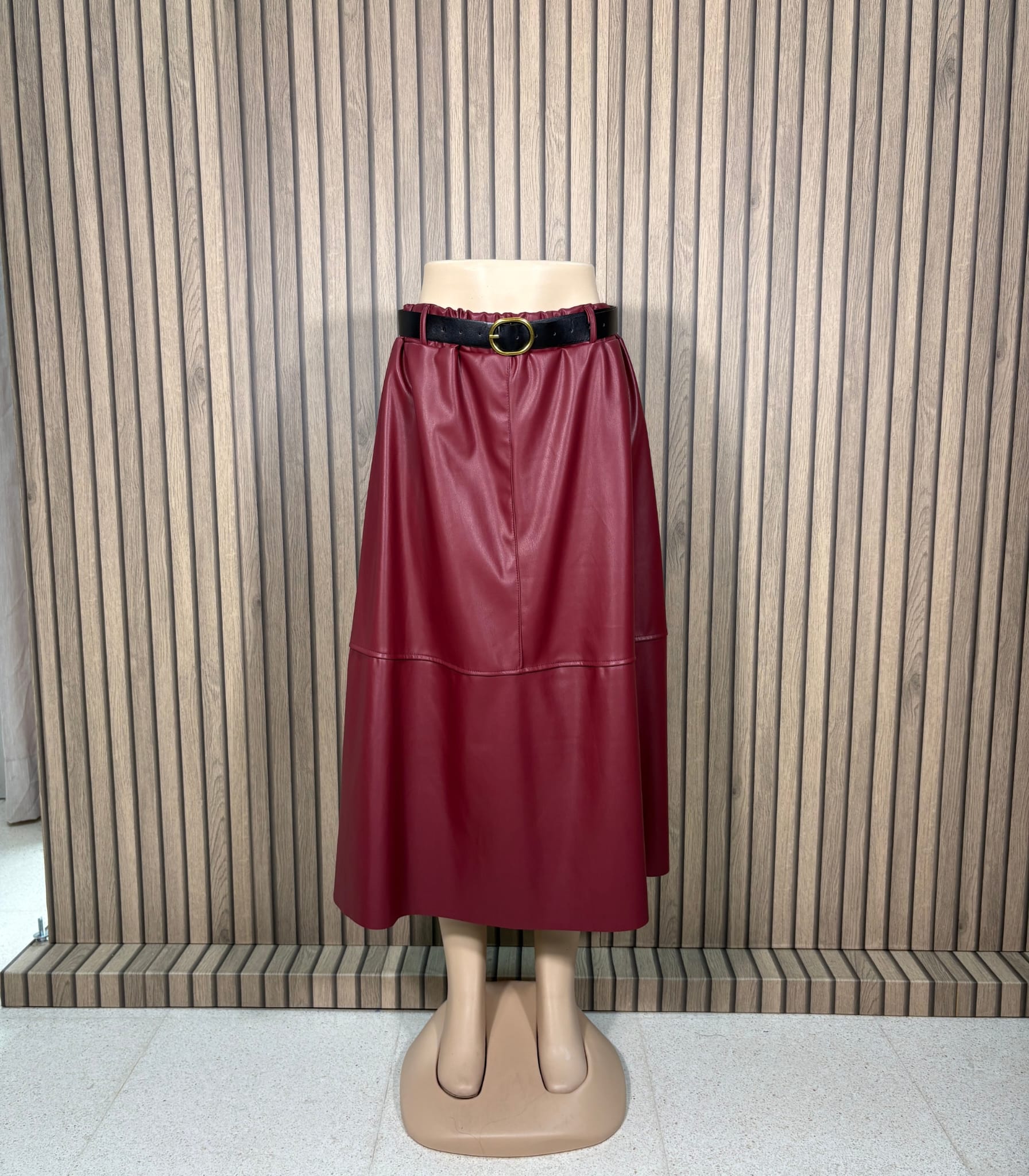 Imagen de WhatsApp 2025-10-29 a las 20.00.51_7f7f6c0c Falda Polipiel Jimena - Imagen 1